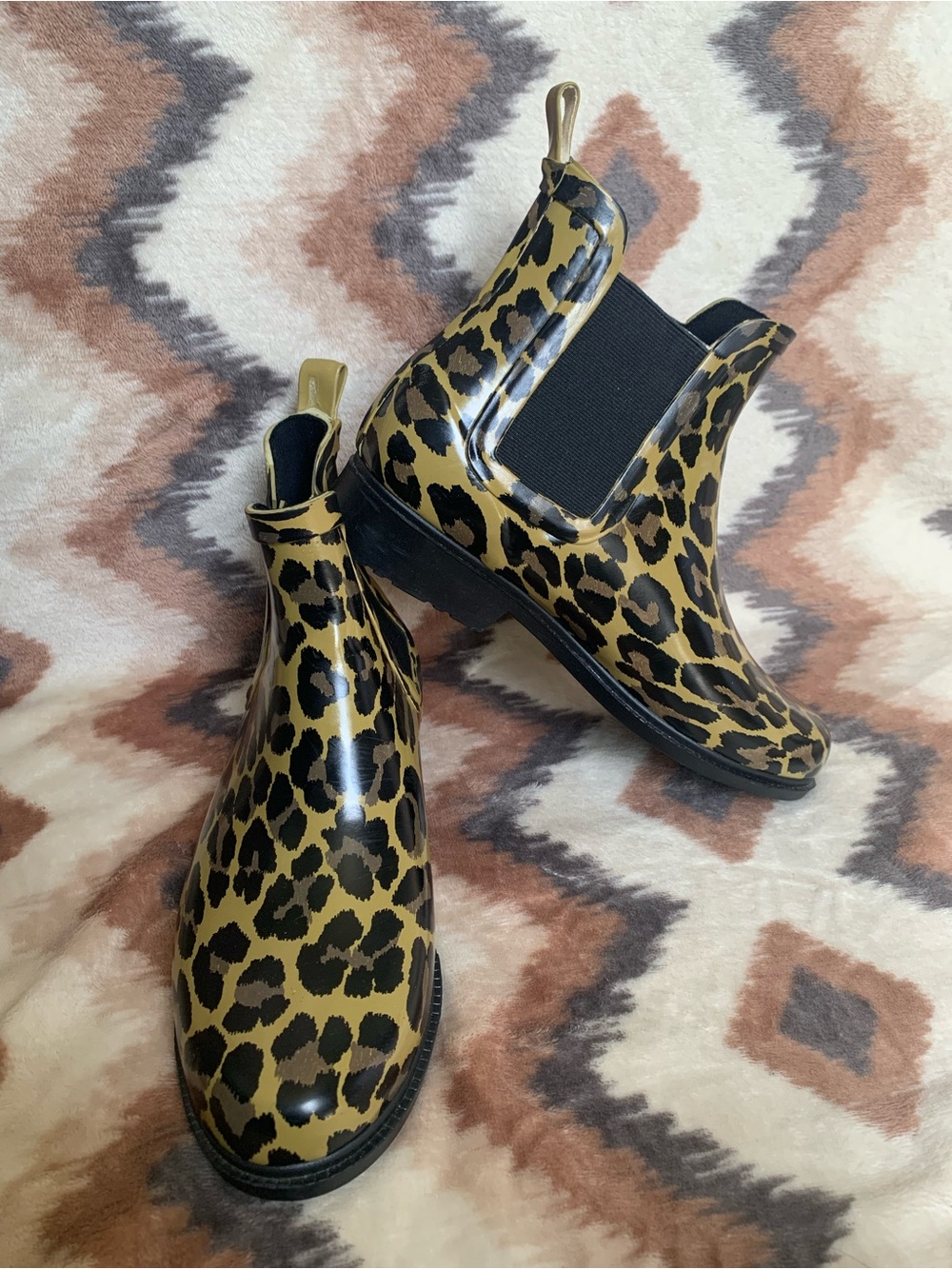 OLD NAVY Water-Repellent Pull-On Chelsea Rain Boots Leopard for Women Size 7